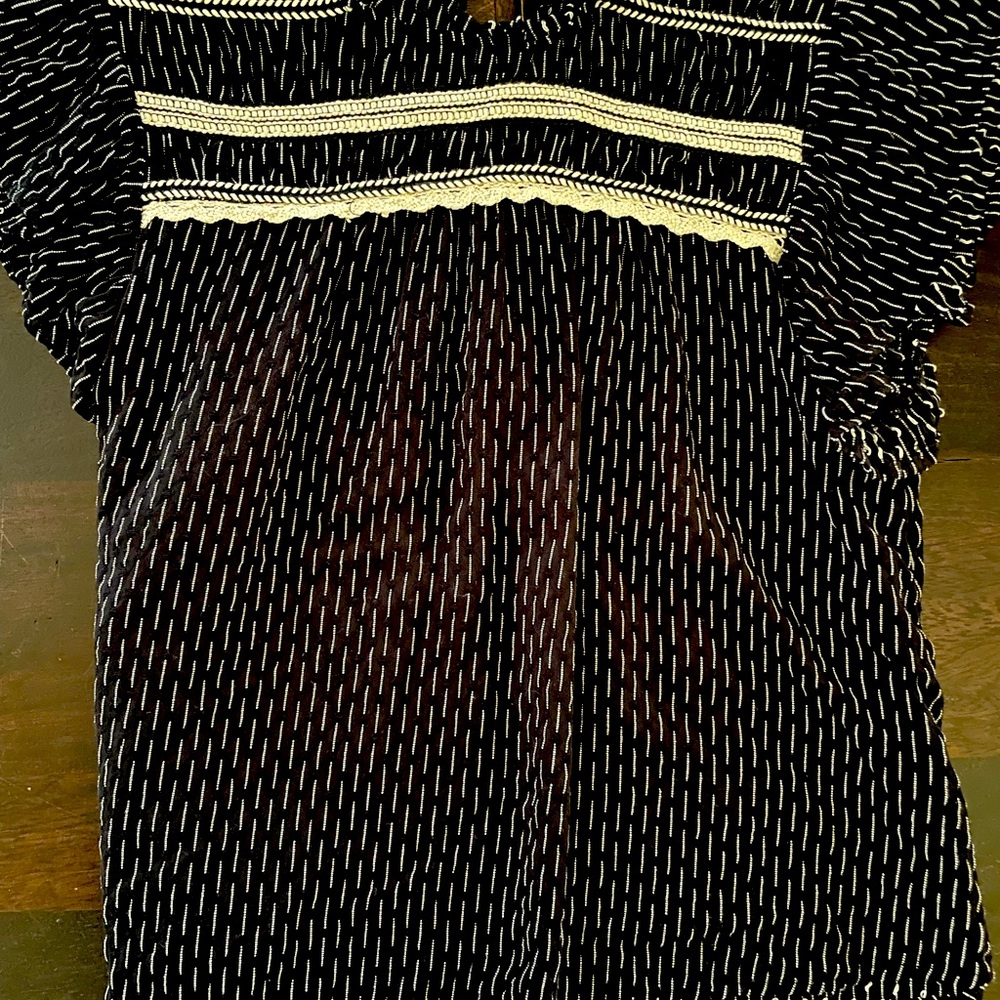 Mine Navy Sleeveless top. Size M